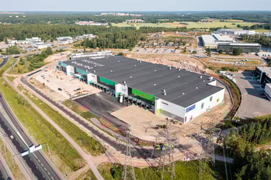Varte-Avialogis-ennen-pihaasfaltointia